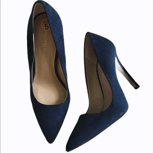 SAKS FIFTH AVENUE navy PUMP HEEL